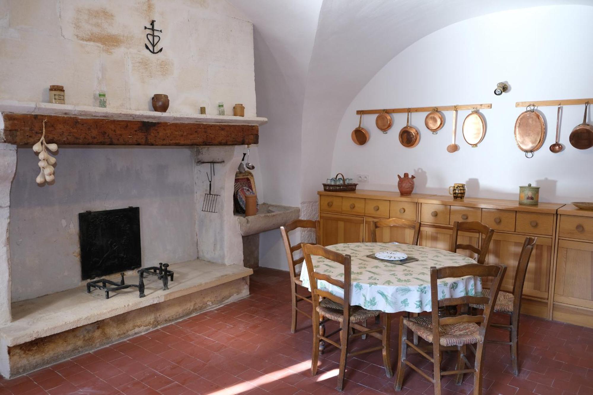 Typical Mas Provencal With Swimming Pool In A Small Hamlet Near Mouries In The Alpilles In Provence- 8 Persons Villa Buitenkant foto